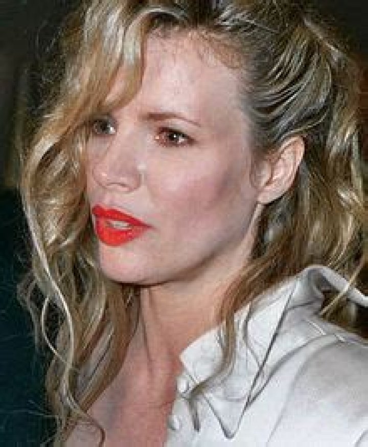 
How Much Money Does Kim Basinger Make? Latest Income Salary
