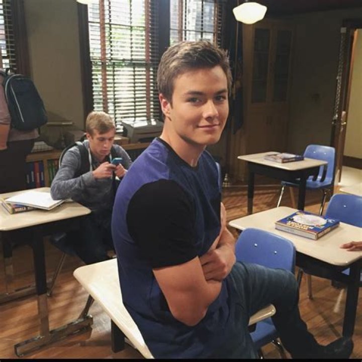 Peyton Meyer Wiki, Girlfriend, Height, Age & Net Worth